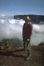 Der Roraima hat eine Art Bucht - Das Plaeau im Hintergrund ist der gleiche Berg